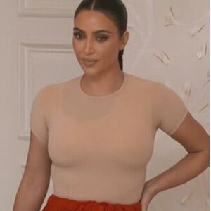 SKIMS FITS EVERYBODY T-SHIRT CLAY XS